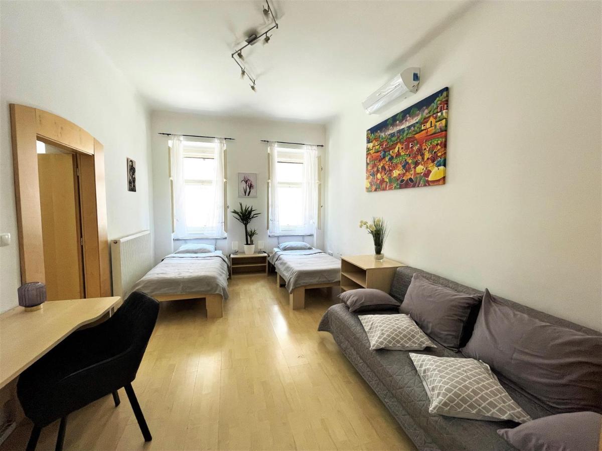 Viktorija City Center Apartment 류블랴나 외부 사진