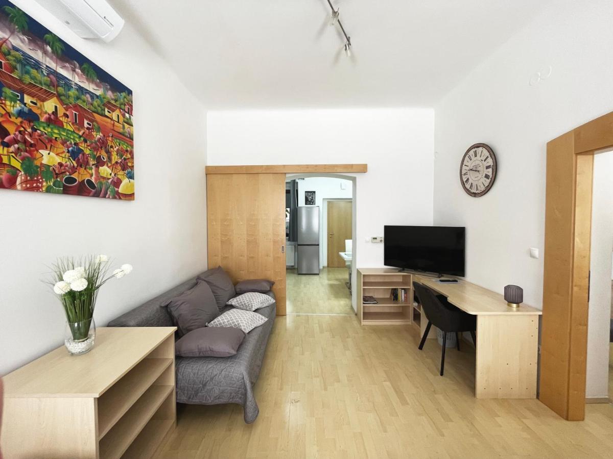 Viktorija City Center Apartment 류블랴나 외부 사진